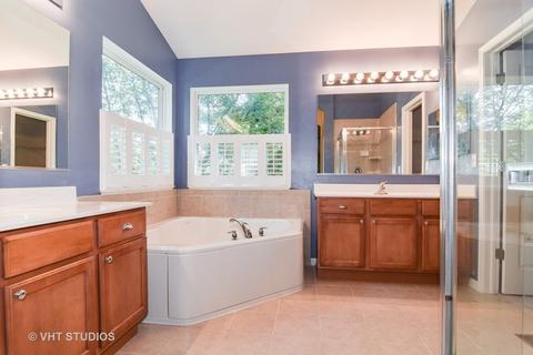 5587 Red Oak Dr, Hoffman Estates, IL 60192 photo 9