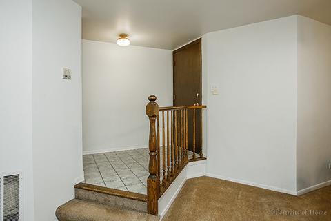 880 Sheldon Ct #A, Wheaton, IL 60189 photo 4