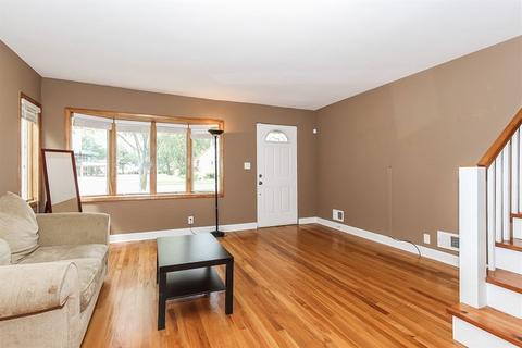 975 E Thacker St, Des Plaines, IL 60016 photo 2