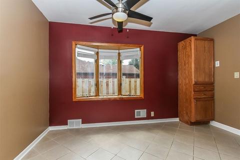 975 E Thacker St, Des Plaines, IL 60016 photo 7