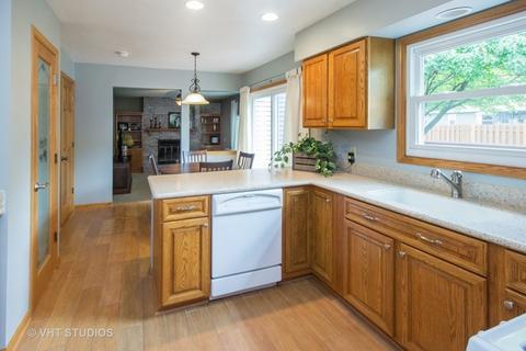 5 Hunter Dr, Montgomery, IL 60538 photo 4