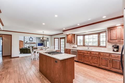 231 Brighton Dr, Wheaton, IL 60189 photo 3