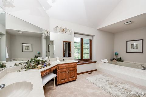 231 Brighton Dr, Wheaton, IL 60189 photo 17