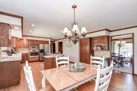 231 Brighton Dr, Wheaton, IL 60189 photo 4