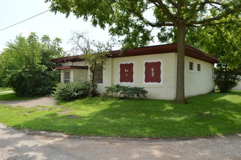 401 W 3rd St, Spring Valley, IL 61362 photo 2