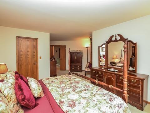 1684 Pebble Beach Dr, Hoffman Estates, IL 60169 photo 18