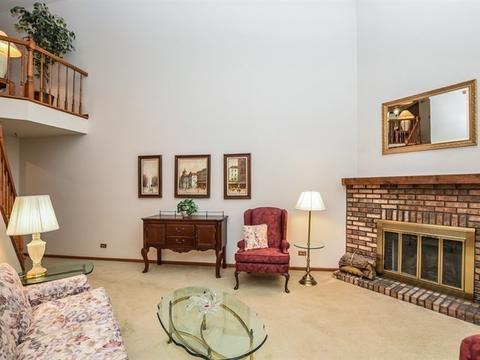 1684 Pebble Beach Dr, Hoffman Estates, IL 60169 photo 4