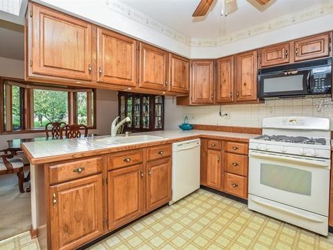 1684 Pebble Beach Dr, Hoffman Estates, IL 60169 photo 9