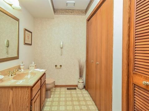 1684 Pebble Beach Dr, Hoffman Estates, IL 60169 photo 13