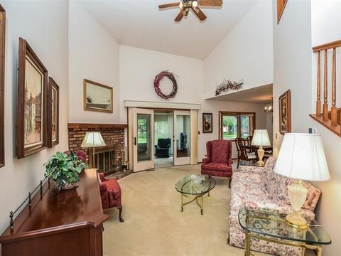 1684 Pebble Beach Dr, Hoffman Estates, IL 60169 photo 5