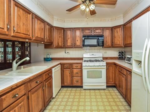 1684 Pebble Beach Dr, Hoffman Estates, IL 60169 photo 8