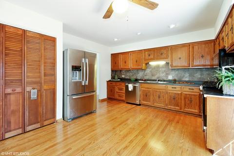 573 E 2nd St, Lockport, IL 60441 photo 8