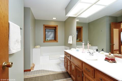 573 E 2nd St, Lockport, IL 60441 photo 13