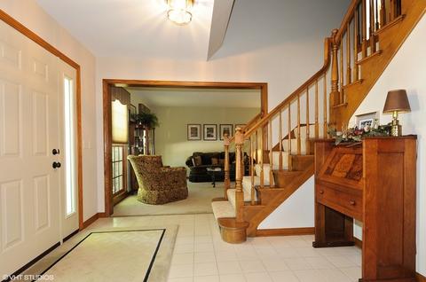1820 Ranchview Dr, Naperville, IL 60565 photo 2