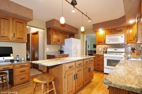 1820 Ranchview Dr, Naperville, IL 60565 photo 6