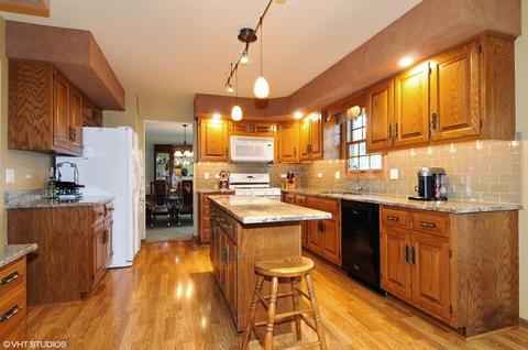 1820 Ranchview Dr, Naperville, IL 60565 photo 5