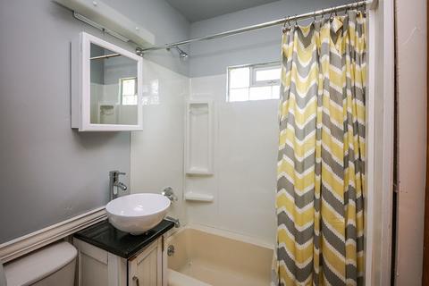 2073 Maple St, Des Plaines, IL 60018 photo 13