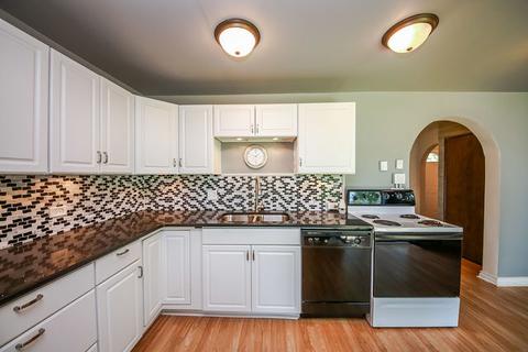 2073 Maple St, Des Plaines, IL 60018 photo 9