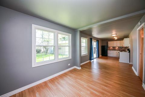 2073 Maple St, Des Plaines, IL 60018 photo 4