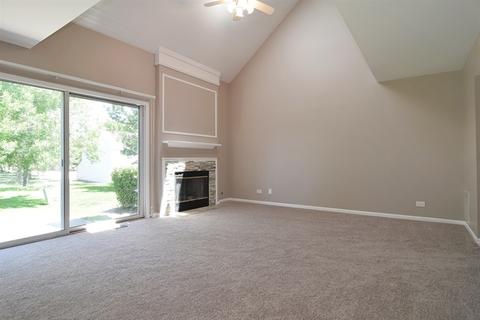 4672 N Sapphire Dr, Hoffman Estates, IL 60192 photo 2