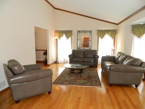 1010 Harmon Blvd, Hoffman Estates, IL 60169 photo 4