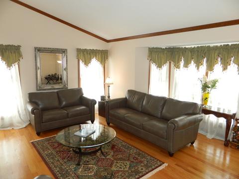 1010 Harmon Blvd, Hoffman Estates, IL 60169 photo 3