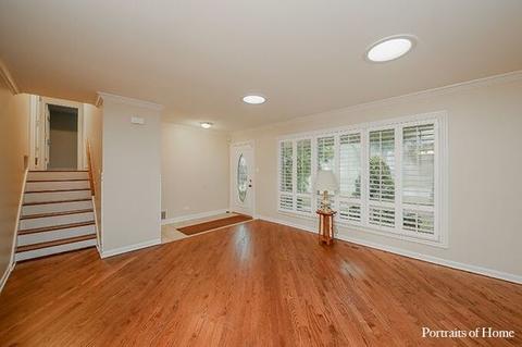 595 Amherst Ln, Hoffman Estates, IL 60169 photo 4