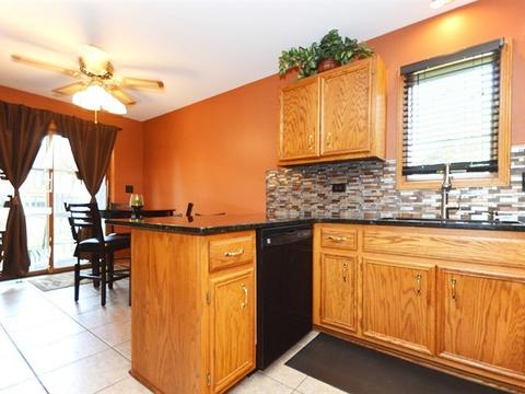 2207 Daffodil Dr, Crest Hill, IL 60403 photo 6
