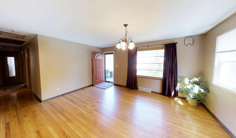 607 Breen Dr, Champaign, IL 61820 photo 2