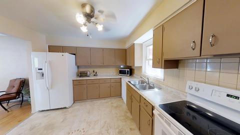 607 Breen Dr, Champaign, IL 61820 photo 4