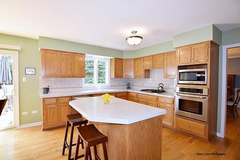 1070 Danforth Dr, Batavia, IL 60510 photo 4