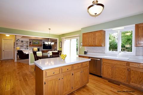 1070 Danforth Dr, Batavia, IL 60510 photo 3