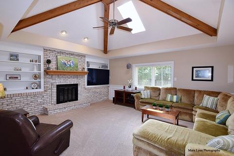 1070 Danforth Dr, Batavia, IL 60510 photo 2