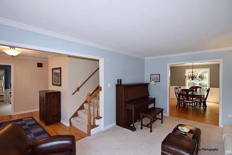 1070 Danforth Dr, Batavia, IL 60510 photo 9
