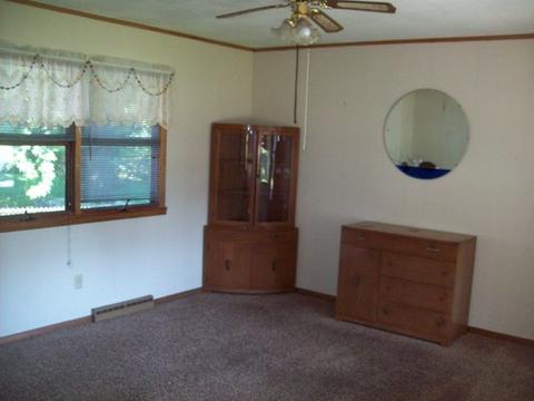 327 Meltzer Ave, Walnut, IL 61376 photo 3