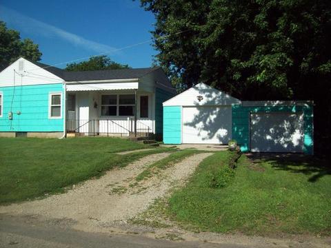 327 Meltzer Ave, Walnut, IL 61376 photo 2