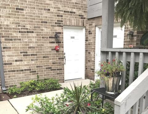 19 Foxcroft Rd #111, Naperville, IL 60565 photo 2