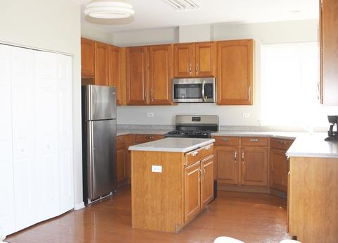 1689 Montclair Dr, Elgin, IL 60123 photo 5