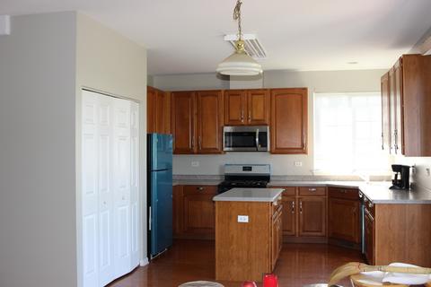 1689 Montclair Dr, Elgin, IL 60123 photo 4