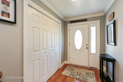 904 Surrey Ln, Algonquin, IL 60102 photo 2