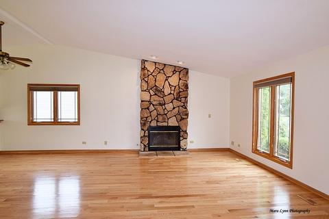 1367 Burns Dr, Elgin, IL 60120 photo 5