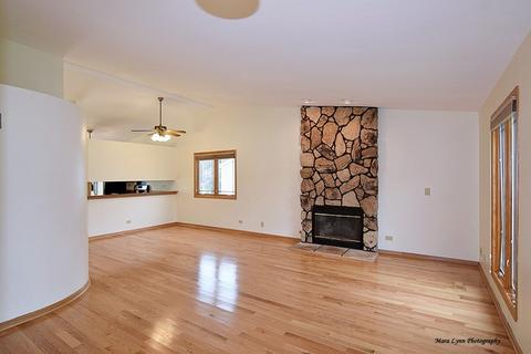 1367 Burns Dr, Elgin, IL 60120 photo 4