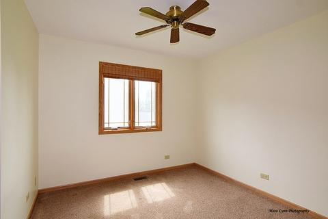 1367 Burns Dr, Elgin, IL 60120 photo 18
