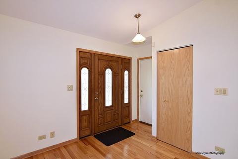 1367 Burns Dr, Elgin, IL 60120 photo 3