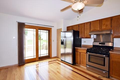 1367 Burns Dr, Elgin, IL 60120 photo 9