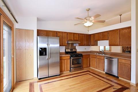 1367 Burns Dr, Elgin, IL 60120 photo 10