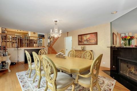902 Pear Tree Ln, Wheeling, IL 60090 photo 8