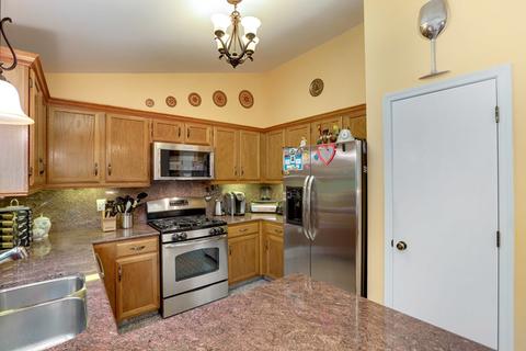 902 Pear Tree Ln, Wheeling, IL 60090 photo 16