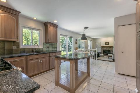 305 Brittany Trl, Elgin, IL 60120 photo 10