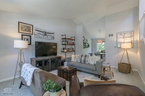 305 Brittany Trl, Elgin, IL 60120 photo 2